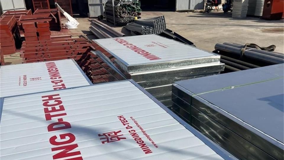 Línea de producción de chapas para clientes del Sudeste Asiático entregada sin problemas