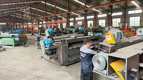 ¿Un pequeño truco para enseñarte a determinar si la velocidad de uno y dos rodillos de una máquina cortadora rotativa es la adecuada?